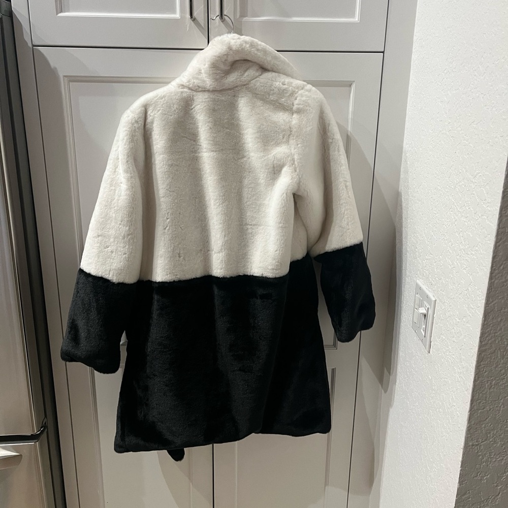 Elan faux white and black winter coat. Worn once. Great shape. Medium